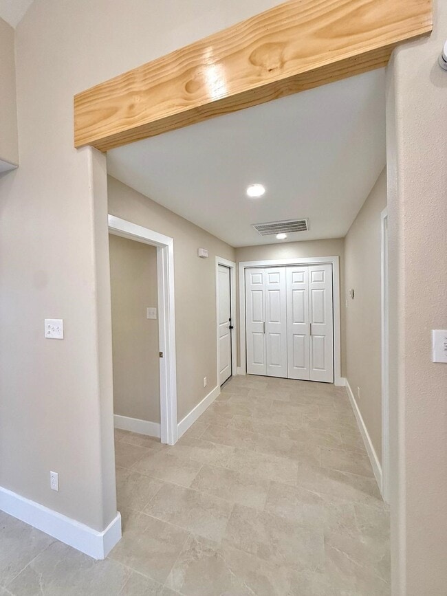 Building Photo - 1010 Golden Nugget Ct