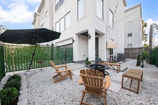 Building Photo - 717 Morris St