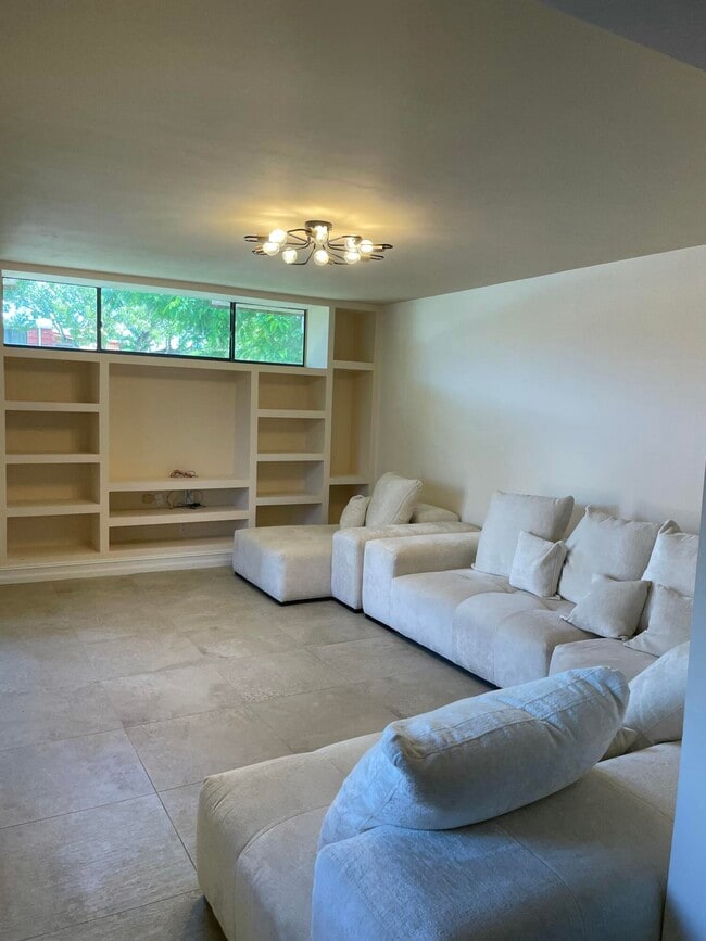 Photo - 22976 Oxford Pl