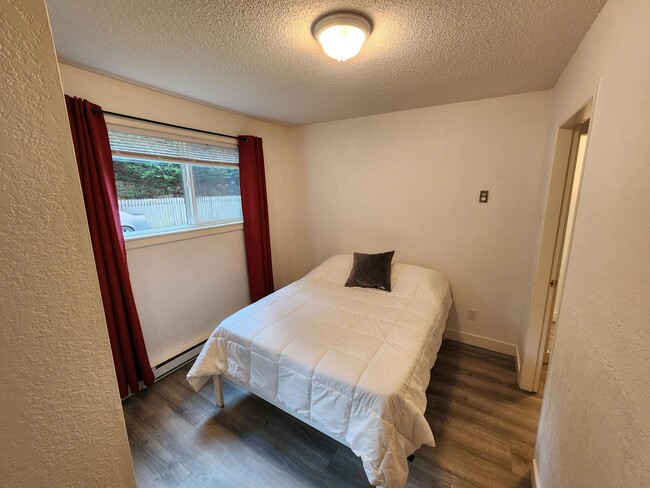 Photo - 1987 Kaltasin Rd