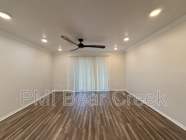 Photo - 3045 Walnut Bend Ln Unit 11