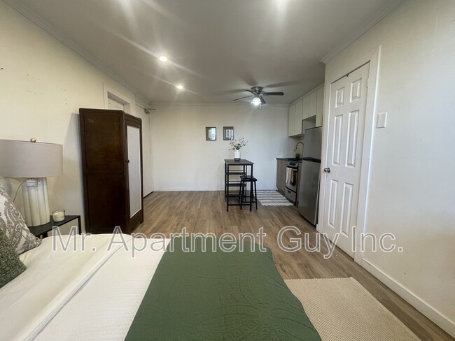 Photo - 44 Victoria Ave S Unit Suite 303