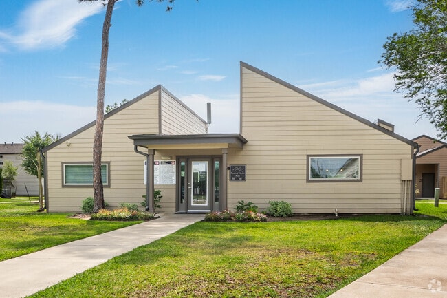 3833 Mustang Rd Alvin, TX 77511