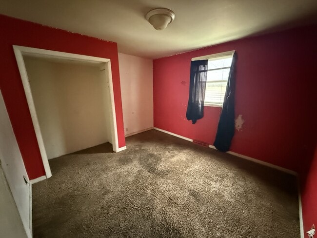 Photo - 913 Maple St