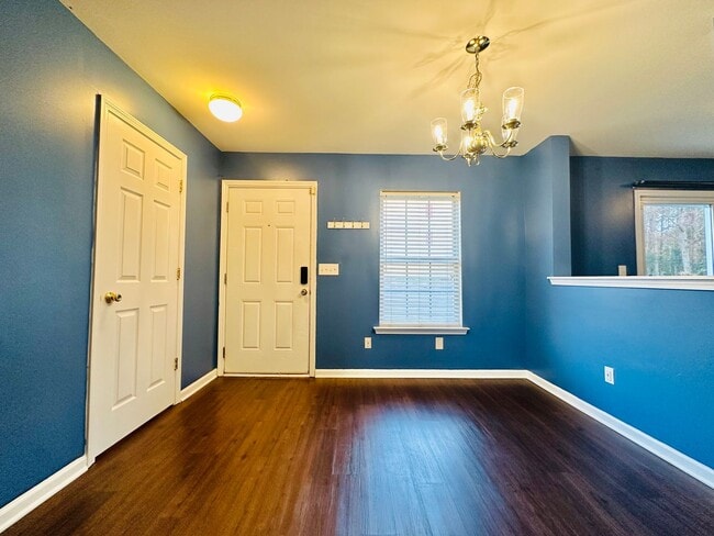 Photo - End-Unit 3BR Townhome Minutes to NCSU, Downtown & Crossroads