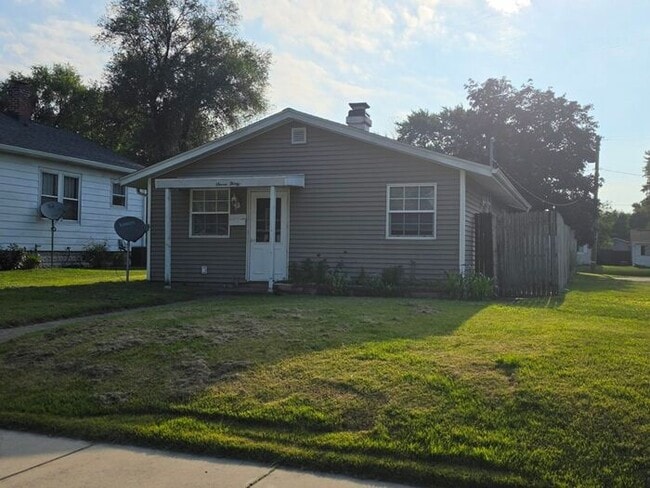 Building Photo - Mishawaka Southside Single family home with Garage