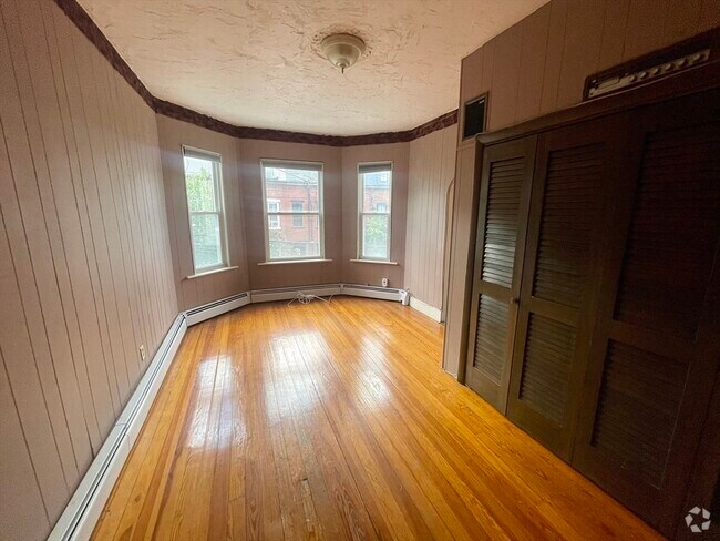 Building Photo - 136 Saratoga St Unit 2 Rental