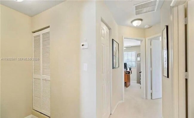 Photo - 8989 Lancaster St