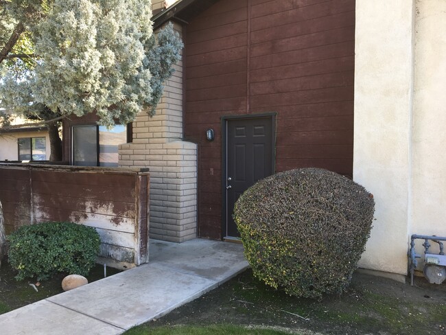 Photo - 7700 N Laurelglen Blvd Apartment Unit B