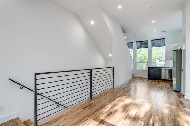 Photo - 5915 Hudson St