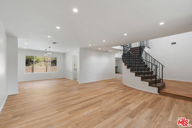 3062 Arrowhead Dr