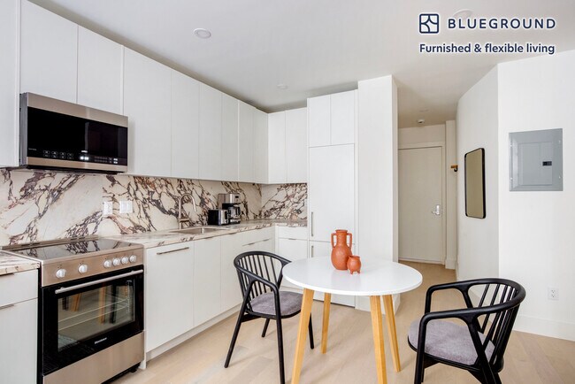 Photo - 300 W 21st St Unidad FL2-ID1448