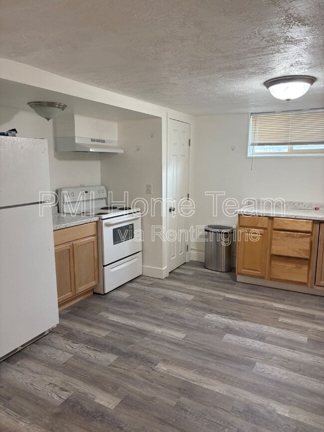 Photo - 732 E 1000 S