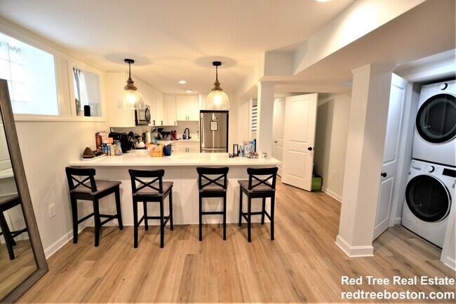 Photo - 179 Putnam St