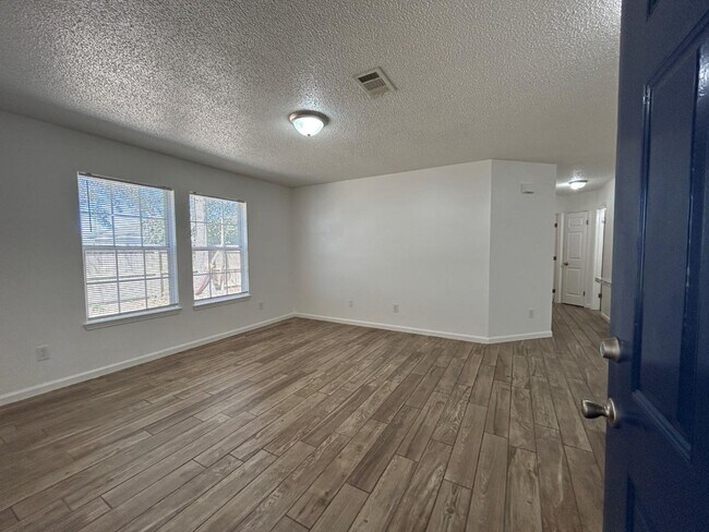 Photo - 100 Kazmira Ct