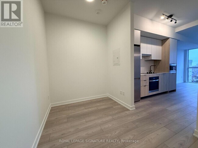 Photo - 1007 The Queensway Unité 505