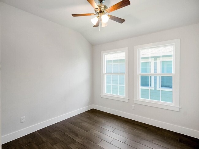 Photo - 5901 Woodview Dr