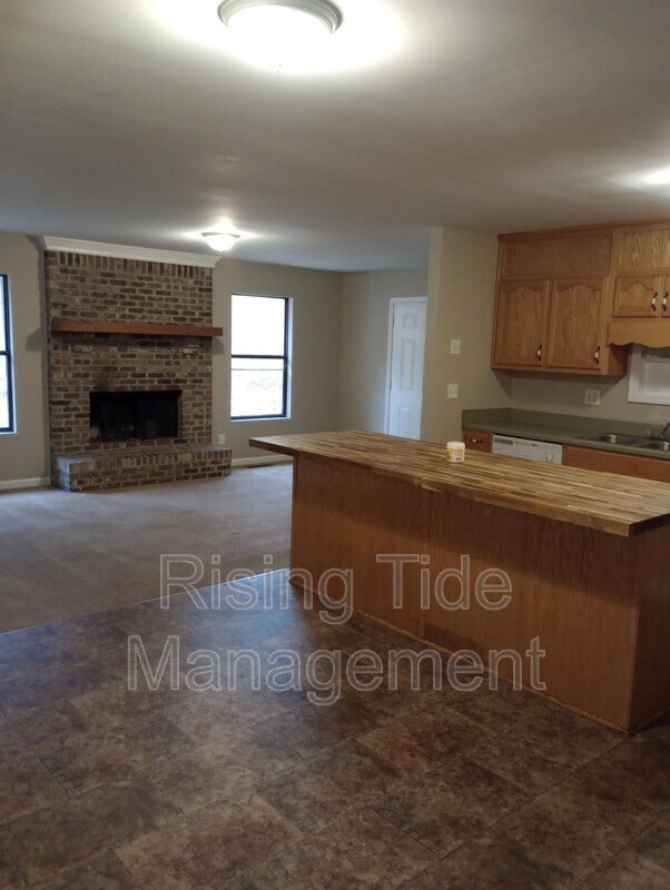 Building Photo - 1628 Brewster Rd