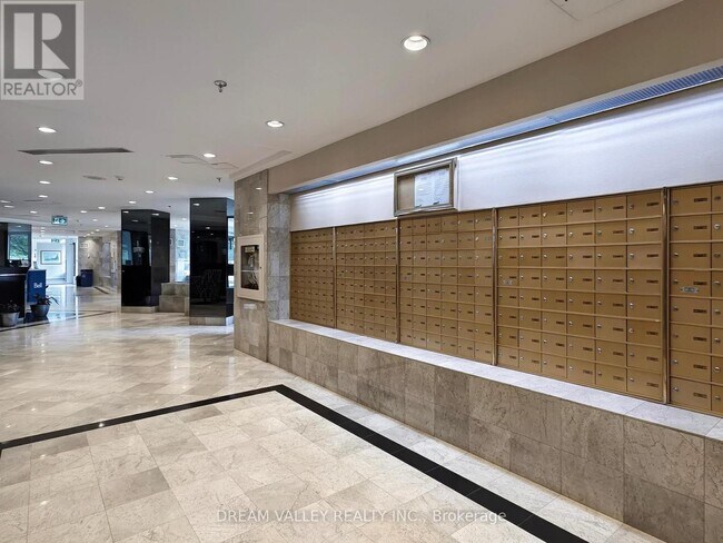 Photo - 3233 Eglinton Ave E Unité 311