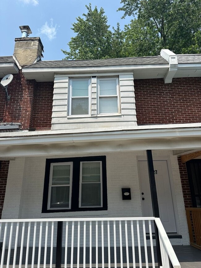 Renovated 3 Bed, 1 Bath Townhome in Darby - Renovated 3 Bed, 1 Bath Townhome in Darby