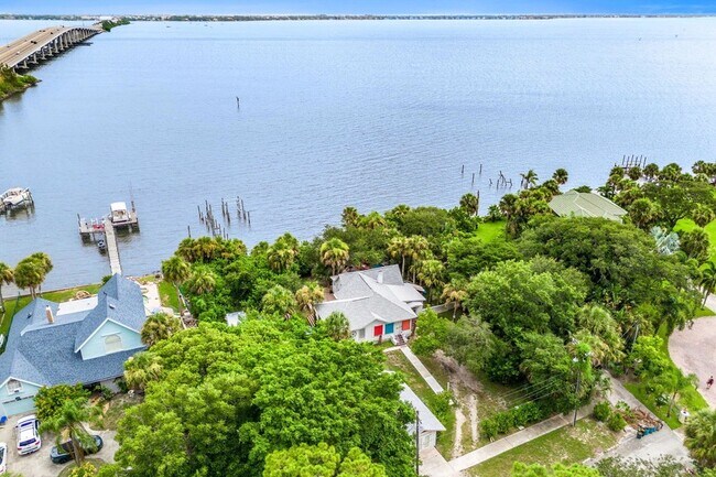 Photo - 1365 Pineapple Ave