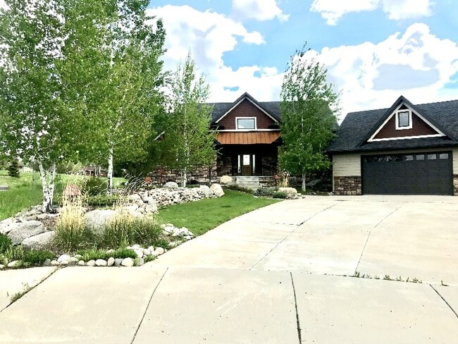 Building Photo - 2615 Castle Pines Cir