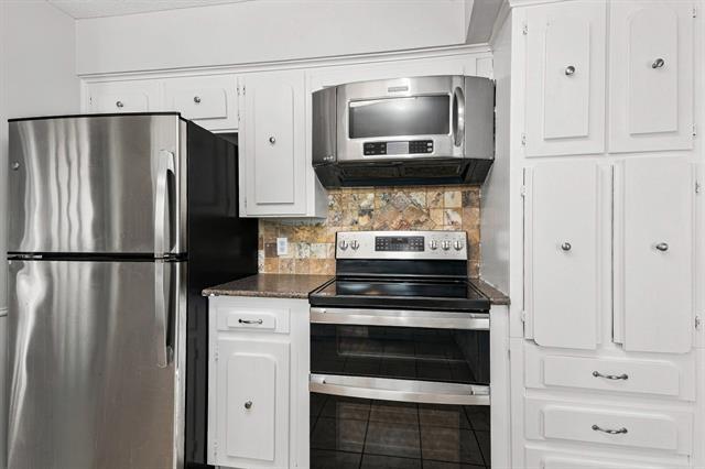 408 Cavender Ct