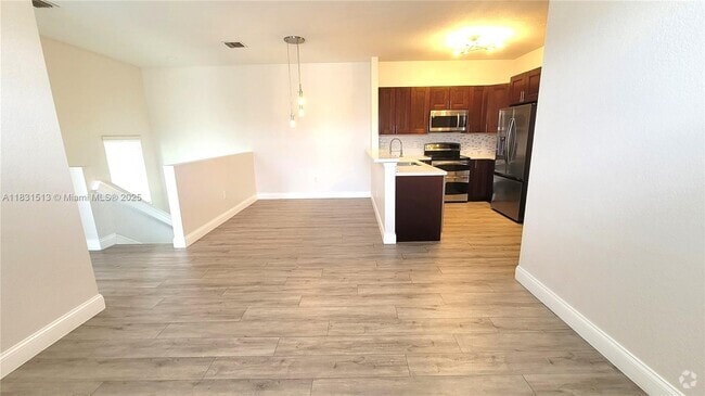 Building Photo - 4253 SW 132nd Wy Unit 16202 Rental