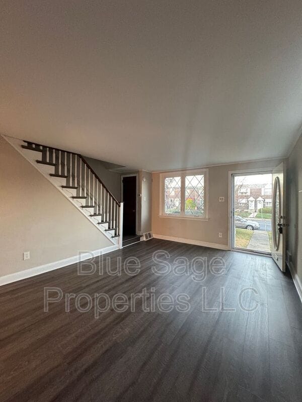 Photo - 279 Westpark Ln