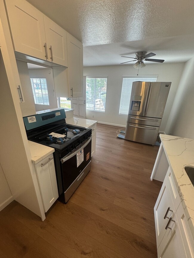 Building Photo - 331 Newport Ave