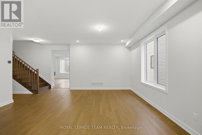 Photo - 115 Viburnum Ter