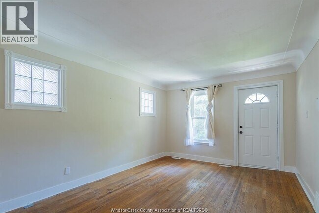 Photo - 1630 Marentette Ave