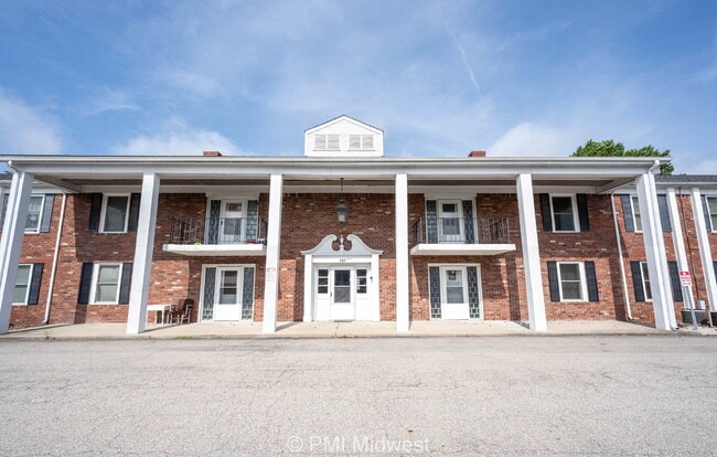 Building Photo - "Charming 1-Bedroom Retreat in Shelbyville – 690 Sq. Ft. of Cozy Living!" Unit B6