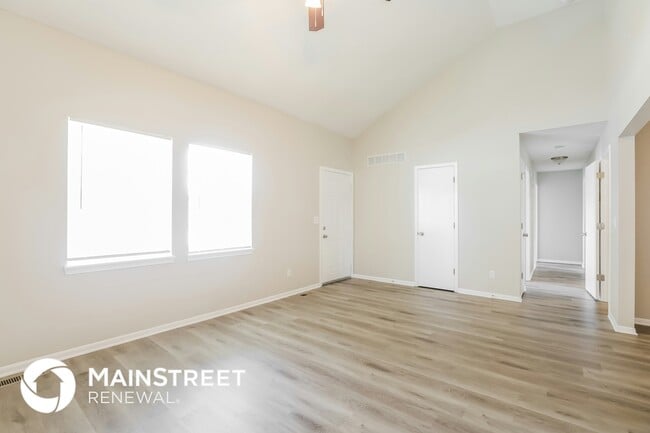Photo - 1024 NE Queens Ct