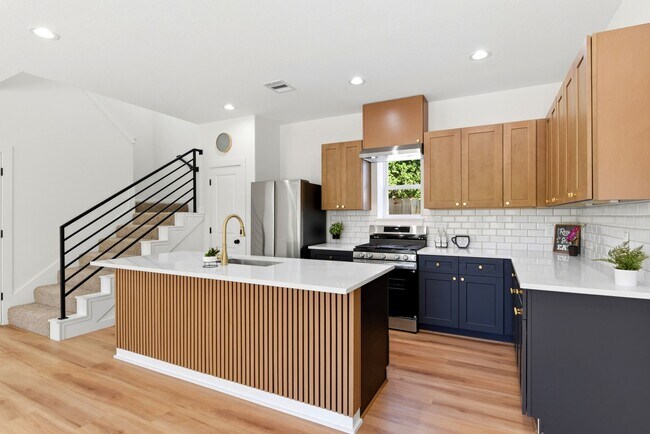 Photo - 6113 Haight St