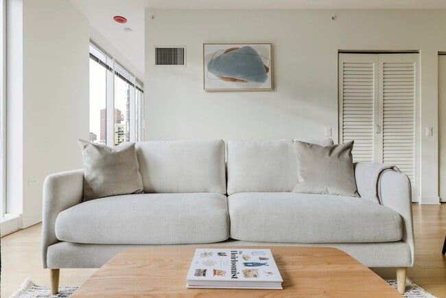 Photo - 340 E North Water St Unidad FL16-ID1419