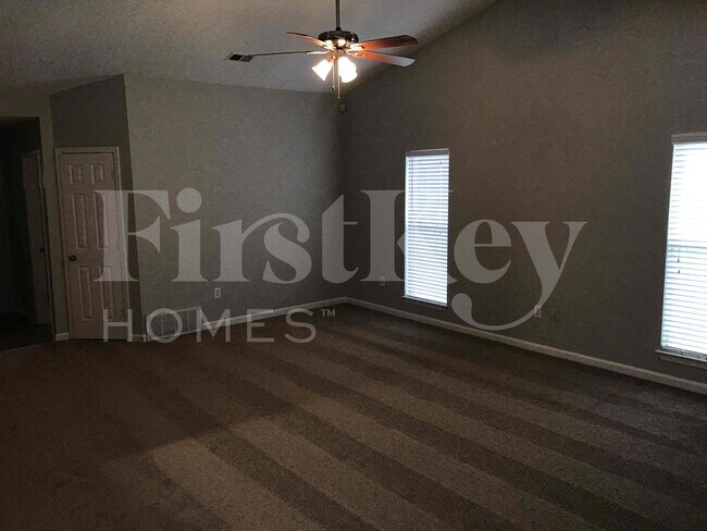 Photo - 7800 Parkview Cir E