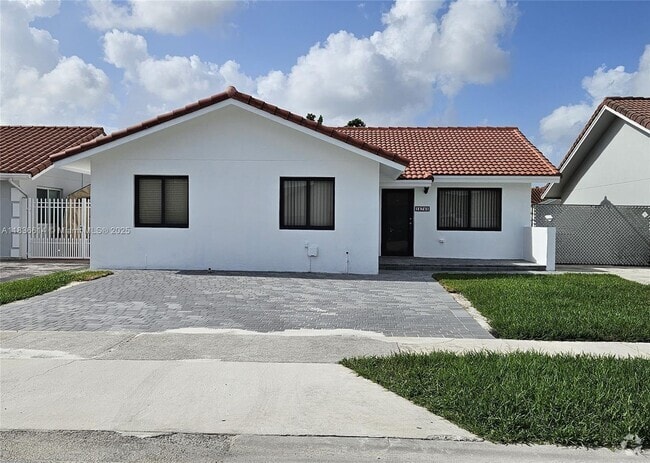 Building Photo - 14765 Kendale Lakes Blvd Rental