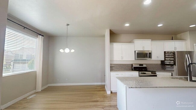 Photo - Spacious Townhome - 4 Bedrooms/3 Baths in South Jordan