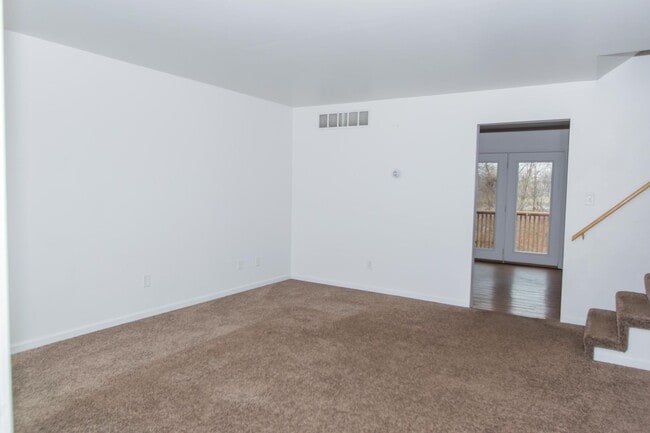 Photo - Spacious 2 bedroom / 1 bathroom Duplex for...