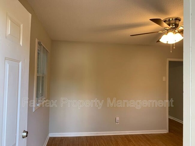 Photo - 2420 Owen St Unidad A