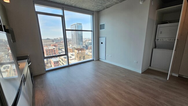 Photo - 208 W Chicago Ave