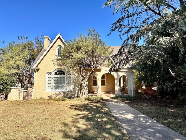 Building Photo - Nice Home in Gateway Addition