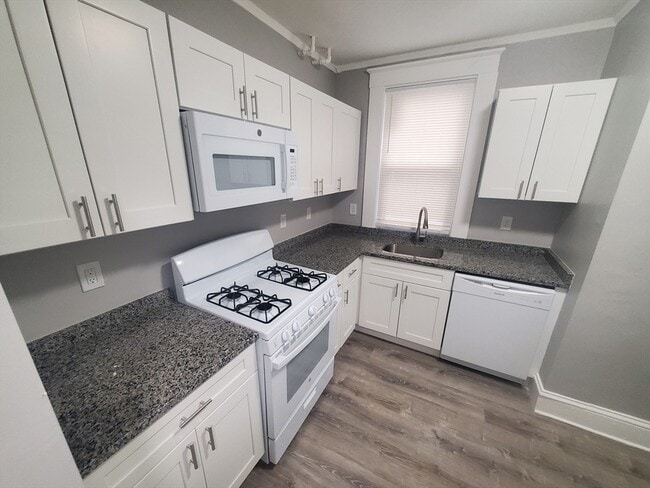 Building Photo - 738 Washington St Unit 19