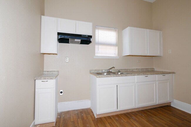 Photo - 308 Belmont Unit B