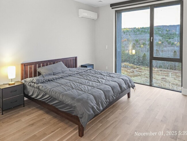 Building Photo - 1522 W Fulton Rd Unit 2C