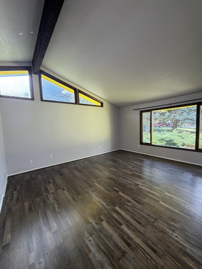 Photo - 181 Erickson Ct E