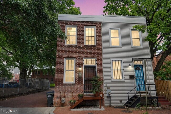 Building Photo - 403 Franklin St NW
