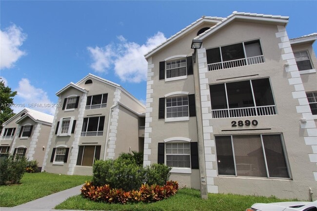 Building Photo - 2890 N Oakland Forest Dr Unit 206