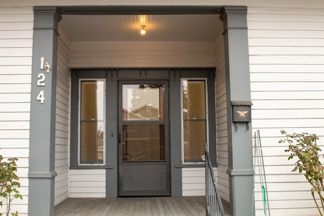 Photo - 124 E Orchard Ave